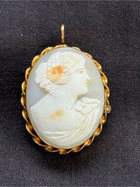 Vintage Carved Shell Cameo Pendant/Brooch 1/20 12K Gold